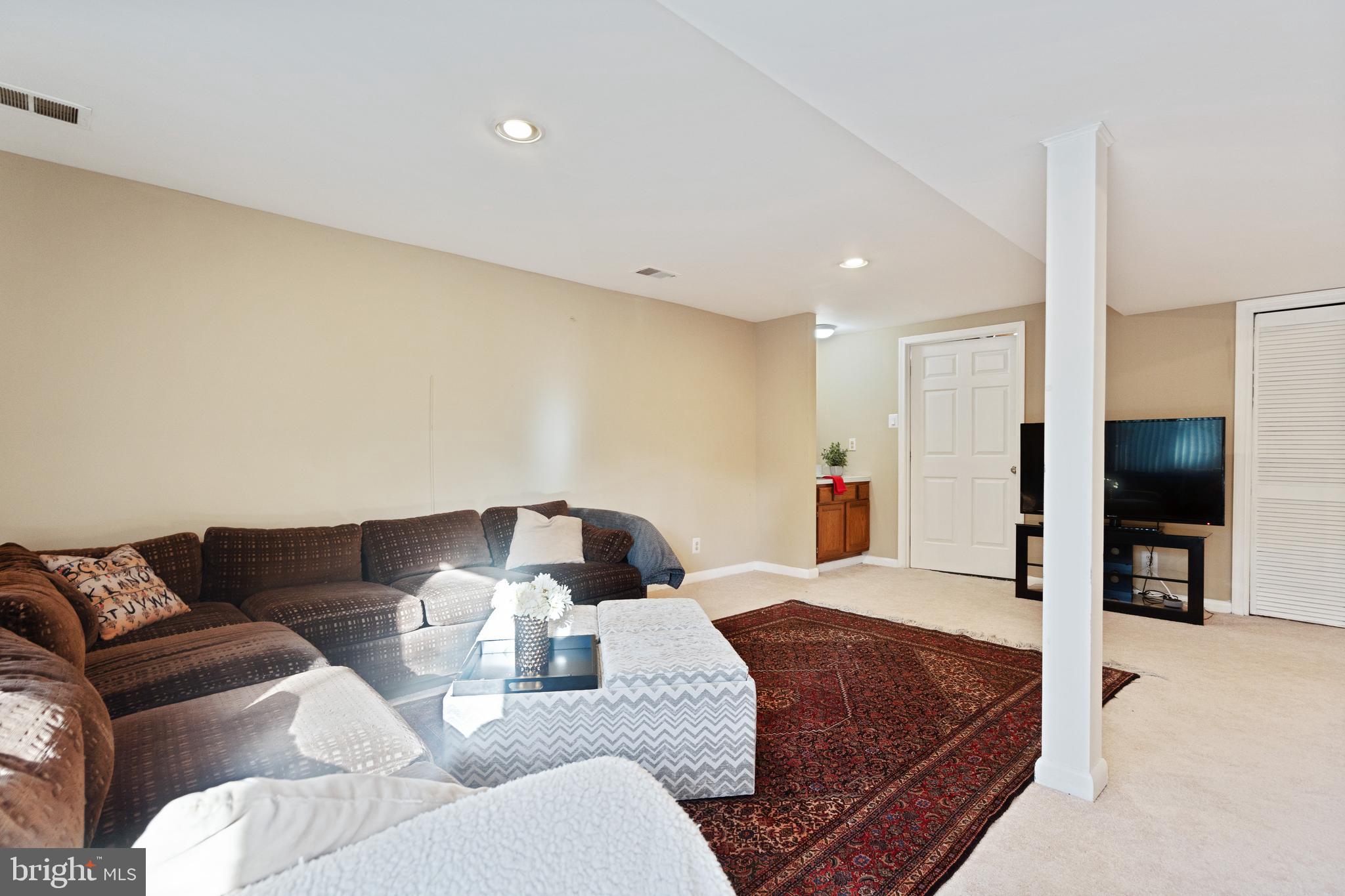 9164 Centerway Road Gaithersburg, MD 20879 - Photo 8 of 44