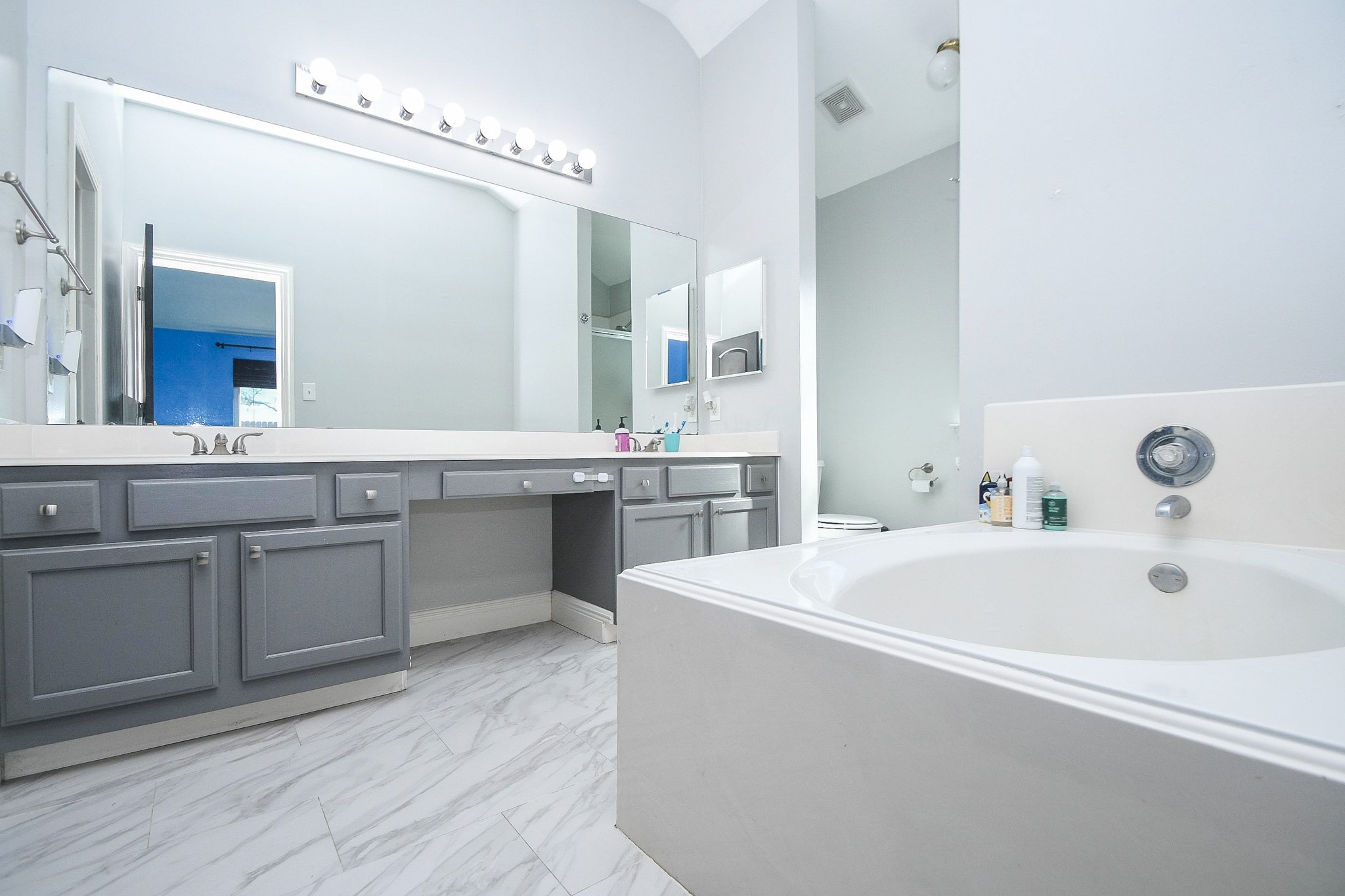 10823 Windswept Montgomery, TX 77356 - Photo 20 of 32 a large white bathroom with a sink and mirror