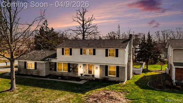 $385,000 | 26031 Hidden Lane, Grosse Ile, MI 48138