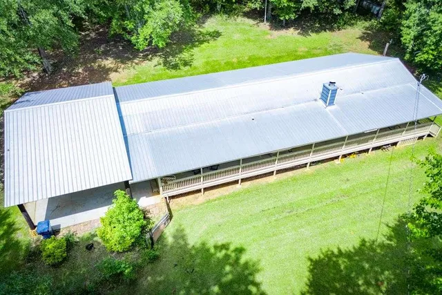 a view of a backyard with plants