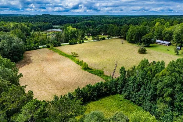 a view of a backyard with green space