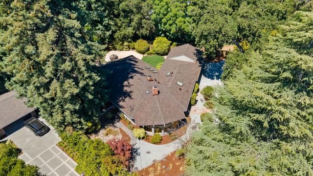 a view of a bird bath tub