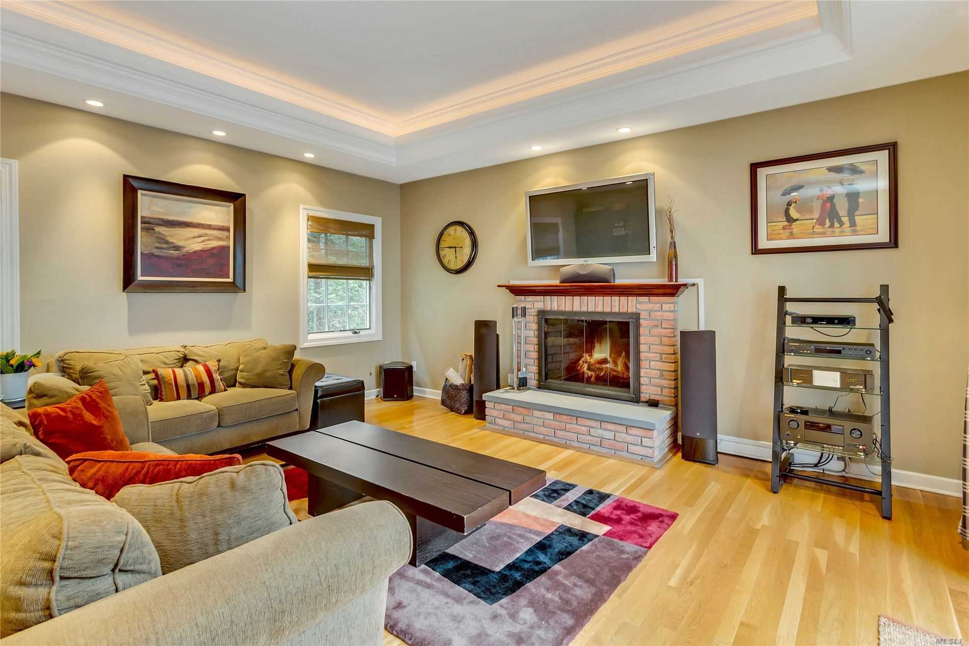 282 Chapel Road Manhasset, NY 11030 - Photo 10 of 20 Great Room w Fireplace