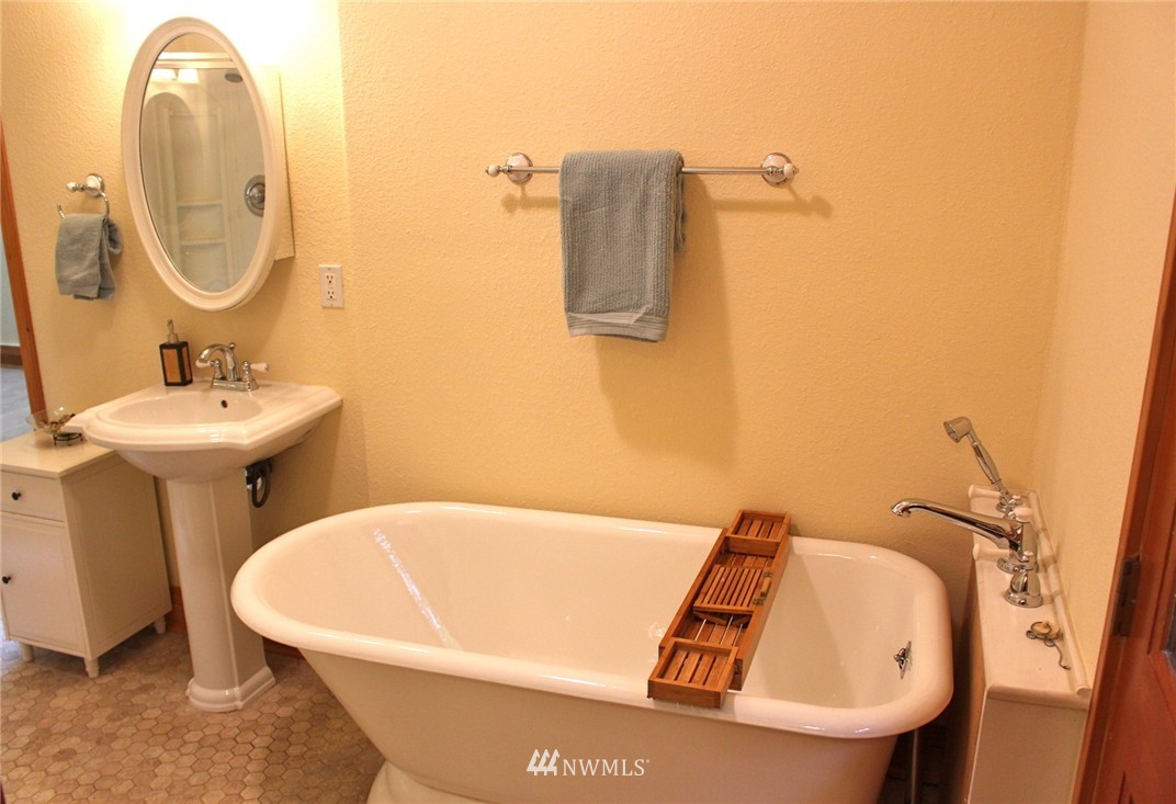 4716 Chrisella Road East Edgewood, WA 98372 - Photo 14 of 25 Gallery Image 14
