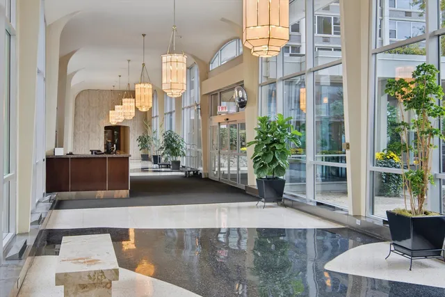 $1,900 | 4250 North Marine Drive, Unit 1410, Chicago, IL 60613