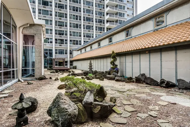 $1,900 | 4250 North Marine Drive, Unit 1410, Chicago, IL 60613