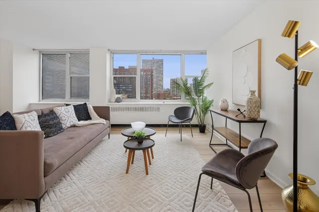 $1,900 | 4250 North Marine Drive, Unit 1410, Chicago, IL 60613