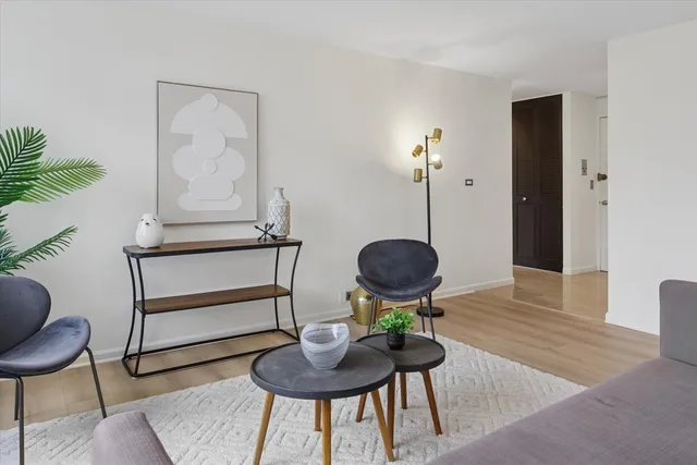 $1,900 | 4250 North Marine Drive, Unit 1410, Chicago, IL 60613