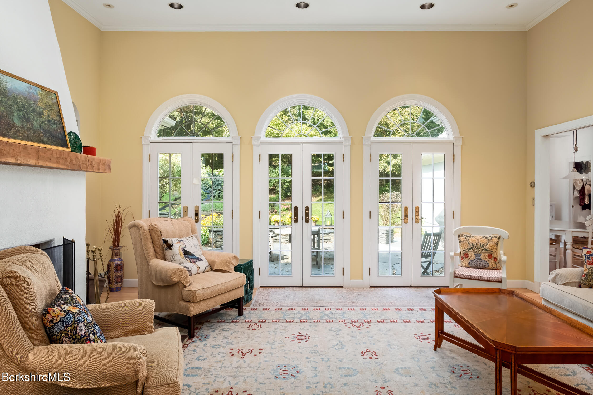 475 Oblong Road Williamstown, MA 01267 - Photo 8 of 38 Living room