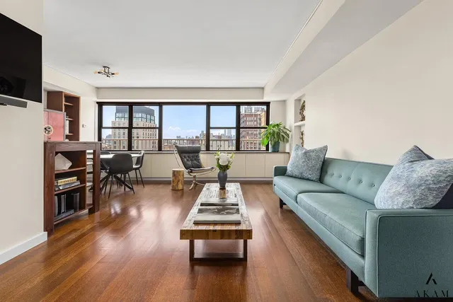 $1,050,000 | 7 East 14th Street, Unit 21D | Flatiron