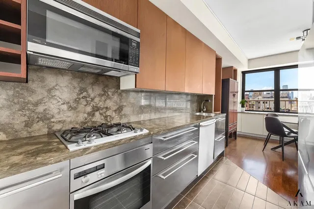 $1,050,000 | 7 East 14th Street, Unit 21D | Flatiron