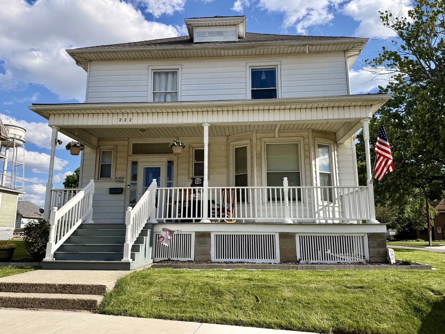 222 West Main Street Clinton, IL 61727 - Photo 1 of 25 a front view of a house with a yard
