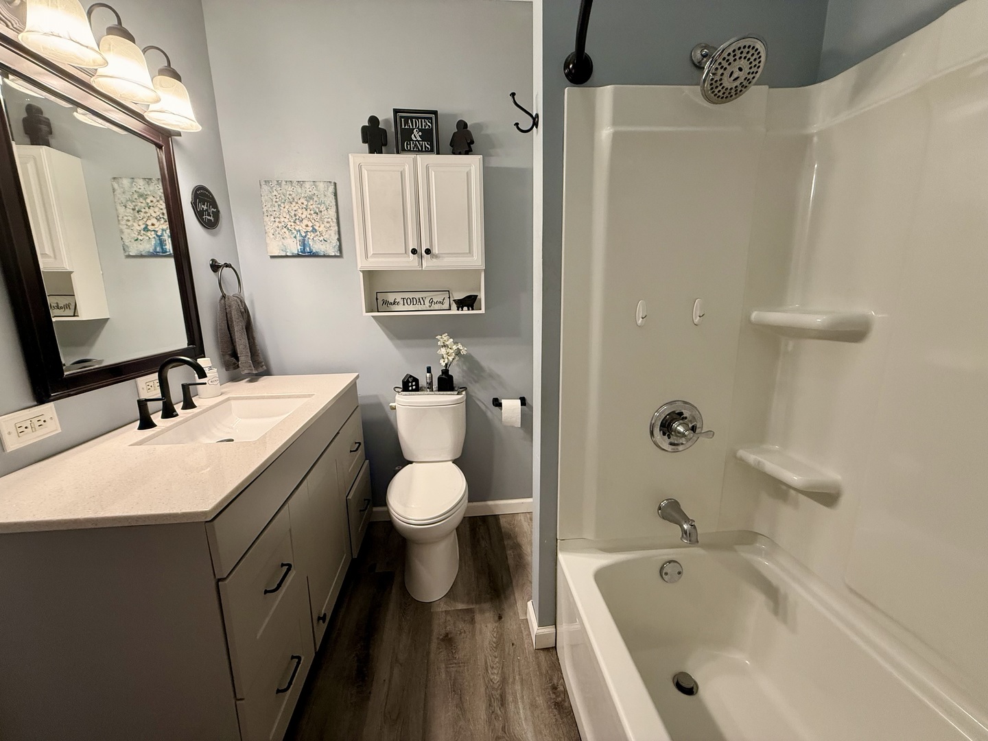 222 West Main Street Clinton, IL 61727 - Photo 15 of 25 a bathroom with a sink a toilet and a bathtub