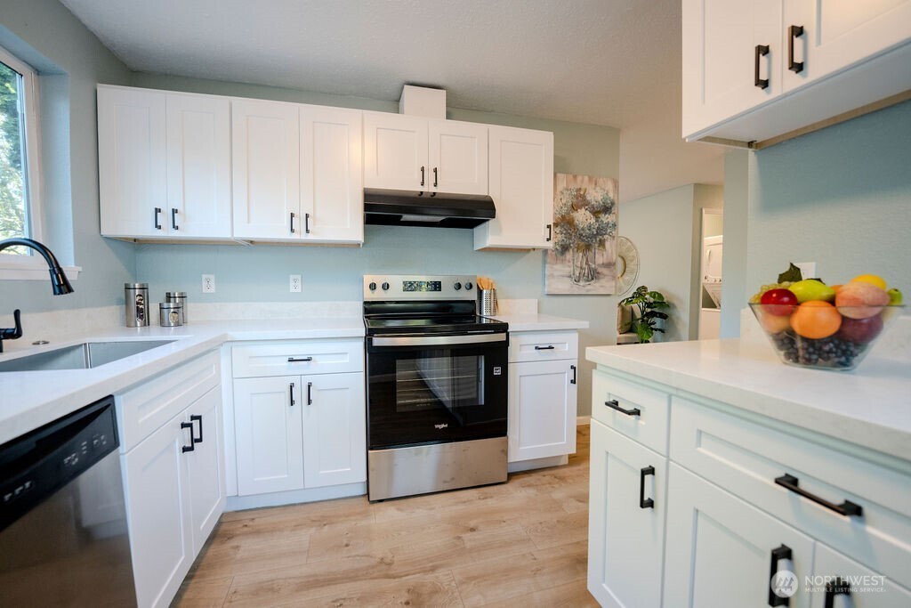 12419 Southeast Petrovitsky Road Renton, WA 98058 - Photo 4 of 20 Gallery Image 4