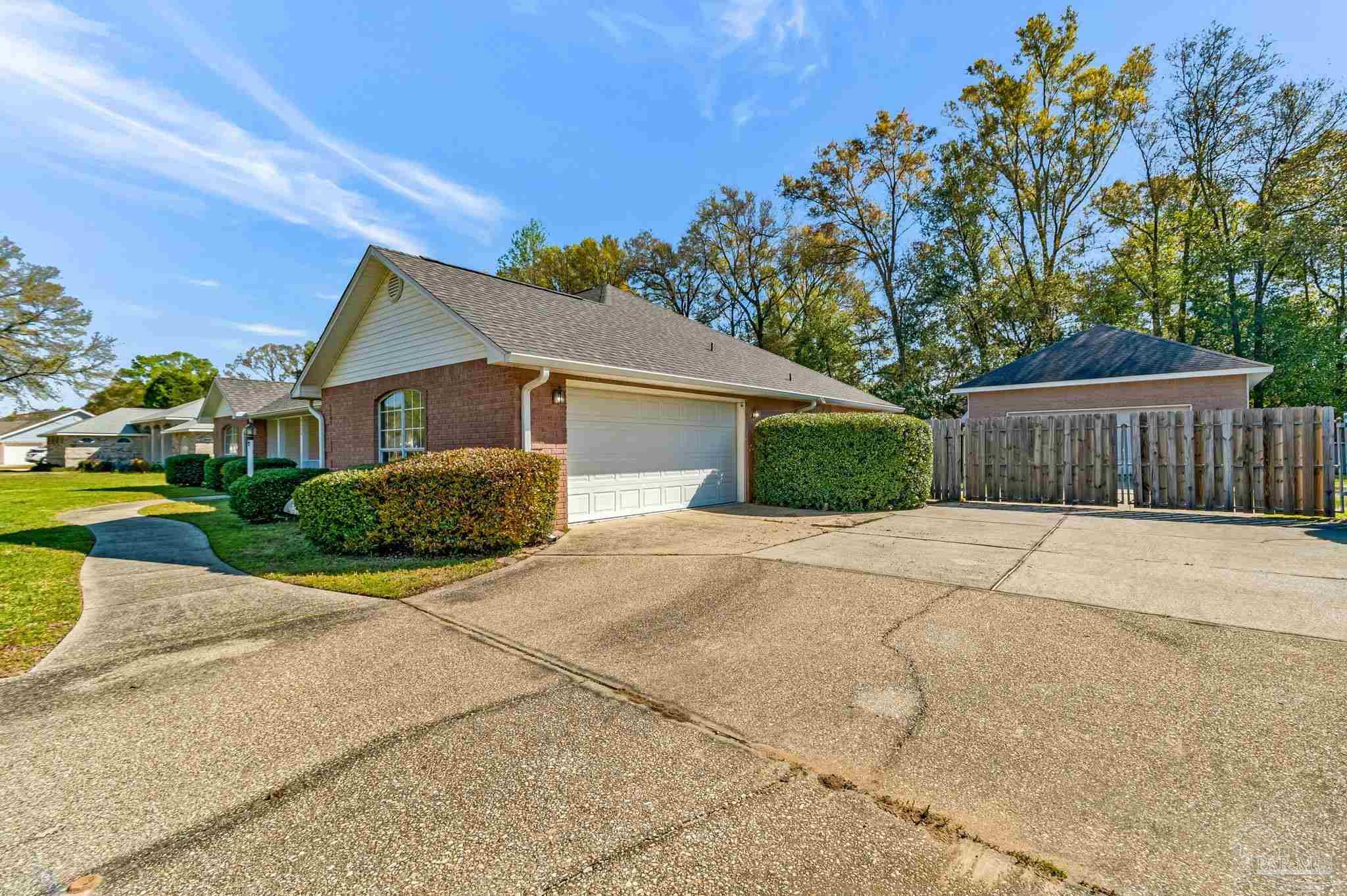 9320 Bell Ridge Drive Pensacola, FL 32526 - Photo 10 of 55 a house with yard in front of it