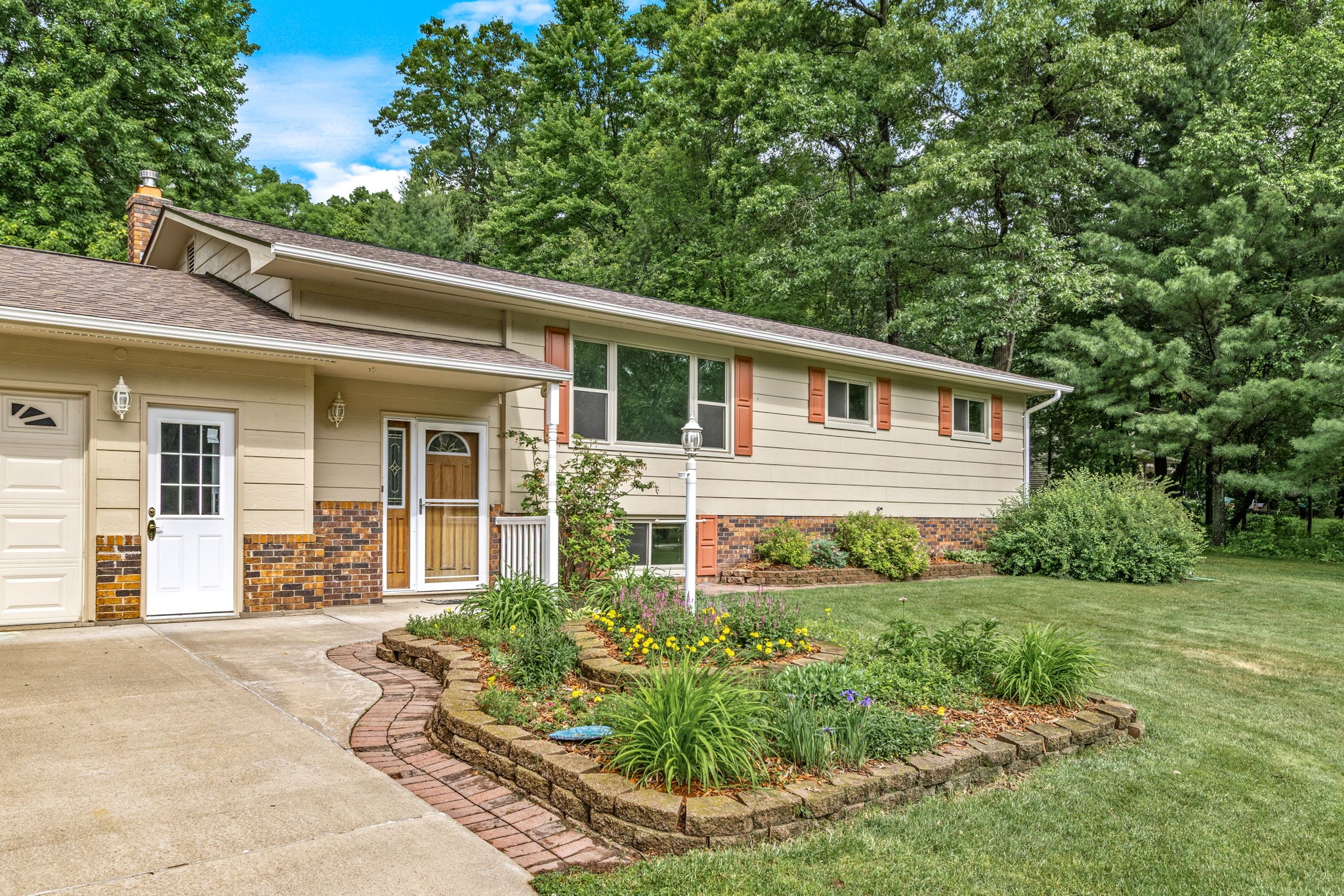 S8250 Todd Road Eau Claire, WI 54701 - Photo 2 of 48