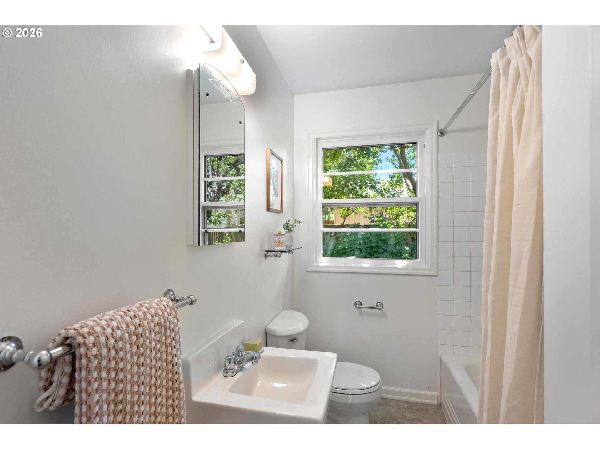 3814 Northeast Simpson Street Portland, OR 97211 - Photo 14 of 32