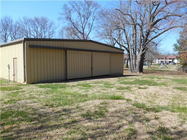 121 Sam Davis Drive Springfield, TN 37172 - Photo 12 of 20 THIS DOUBLE ENTRY DOOR 50X50 BUILDING ON APROX ACRE SEPERATE LOT IS A "DREAM COME TRUE" FOR THE HANDYMAN.