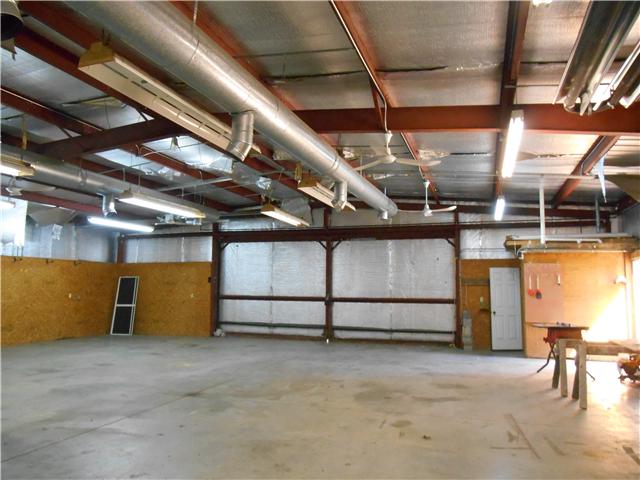 121 Sam Davis Drive Springfield, TN 37172 - Photo 14 of 20 ANOTHER VIEW TO SHOW JUST WHAT THIS BUILDING OFFERS. NOTICE THE NEAT/WELLKEPT FLOORS THROUGHOUT THE STRUCTURE. READY FOR USE.