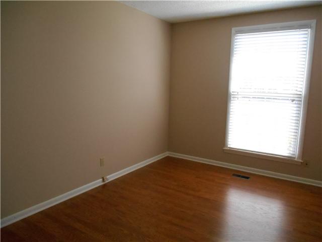 121 Sam Davis Drive Springfield, TN 37172 - Photo 5 of 20 Gallery Image 5