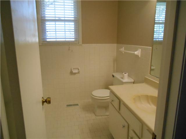 121 Sam Davis Drive Springfield, TN 37172 - Photo 6 of 20 A TOTALLY TILE BATH IS SOMETIMES DIFFICULT TO AFFORD IN NEW HOMES. THIS ALL BRICK HOME HAS THIS PLUS SO MANY UPGRADES