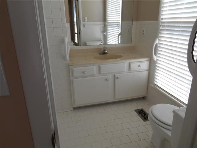 121 Sam Davis Drive Springfield, TN 37172 - Photo 8 of 20 VIEW OF BATH IN MASTER BED ROOM. AGAIN TILE AND BUILT TO LAST.