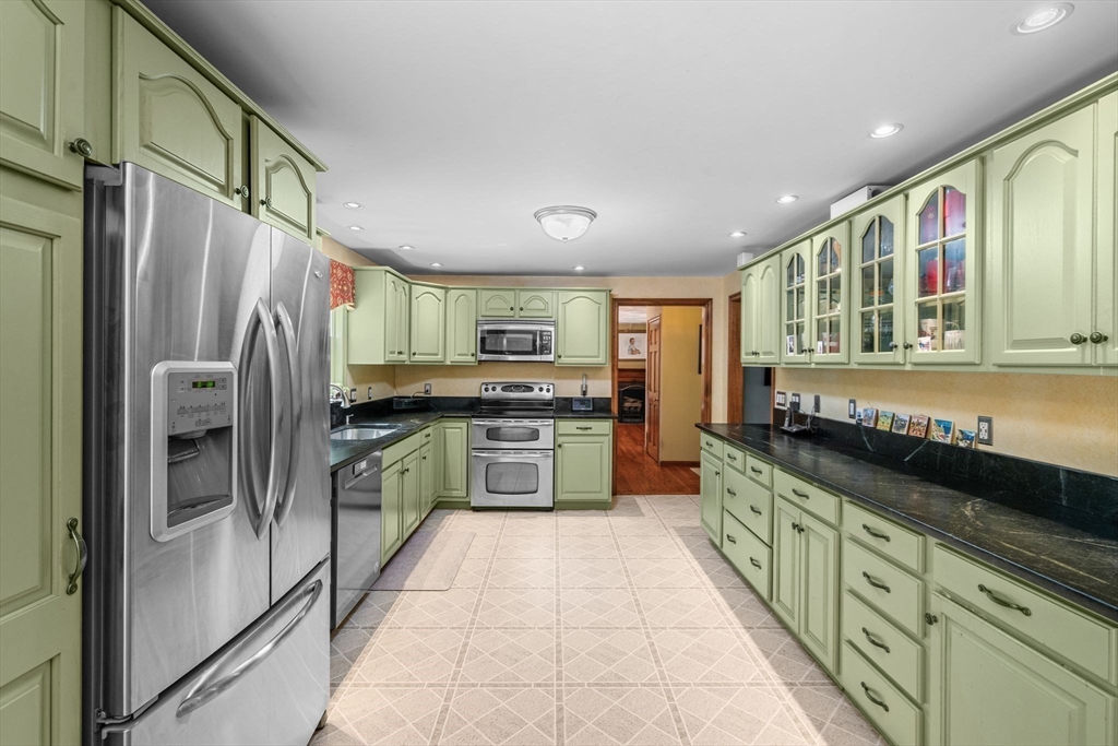 11 Rocky Woods Road Groveland, MA 01834 - Photo 18 of 42