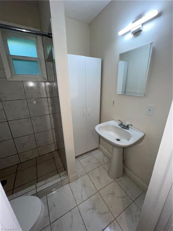 100 Spring Street Kernersville, NC 27284 - Photo 11 of 19 Full bathroom