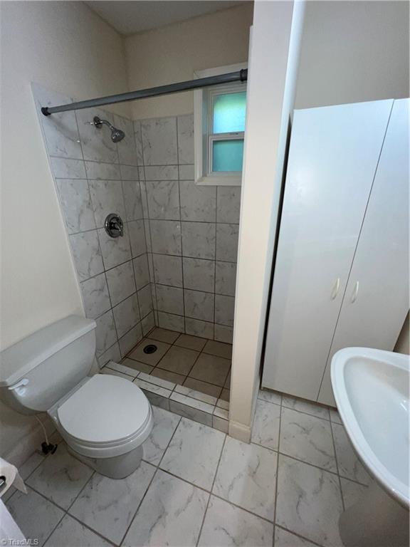 100 Spring Street Kernersville, NC 27284 - Photo 10 of 19 Full bathroom