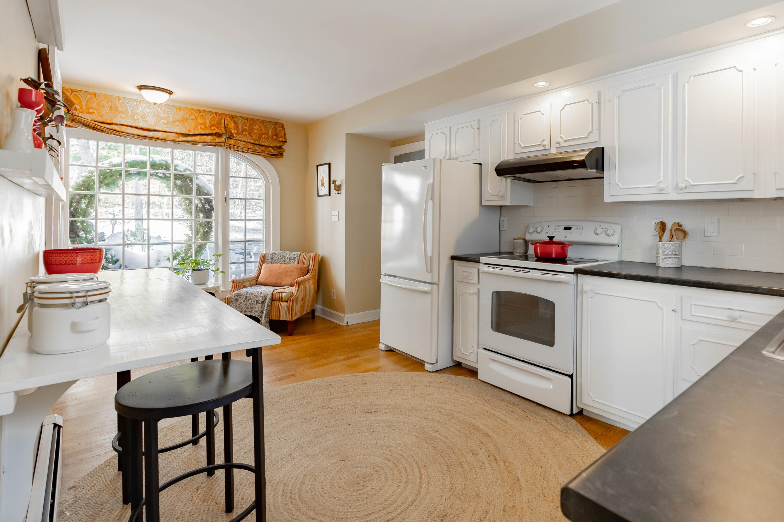 174 Foreside Road Cumberland, ME 04110 - Photo 11 of 47 174 Foreside Road_Kitchen