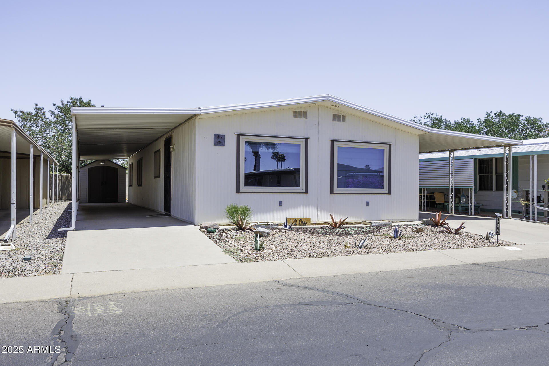 2100 North Trekell Road, Unit 20 Casa Grande, AZ 85122 - Photo 2 of 40 a bedroom with a bed and a mirror
