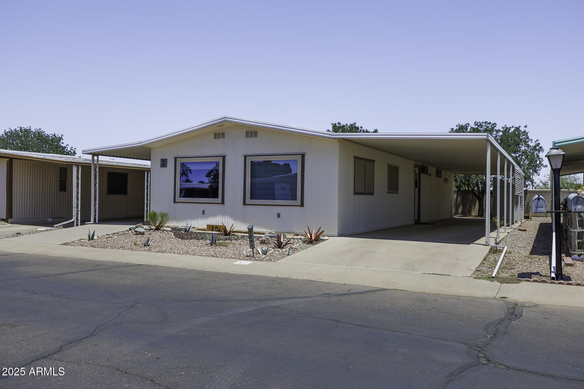 2100 North Trekell Road, Unit 20 Casa Grande, AZ 85122 - Photo 3 of 40 a view of a terrace with chairs