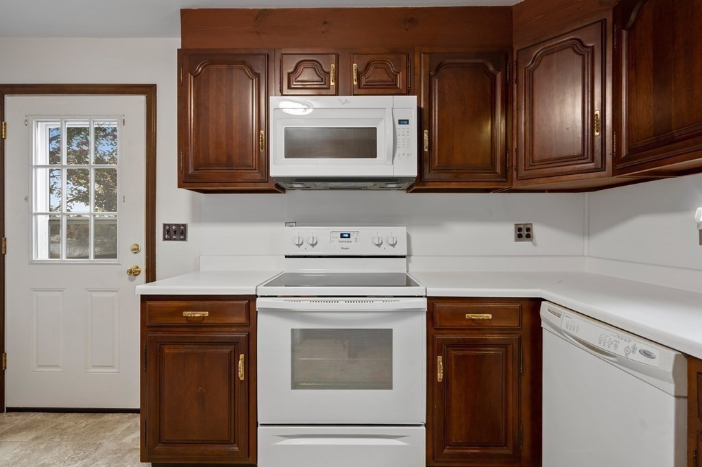 9-12 Poplar Terrace North Reading, MA 01864 - Photo 8 of 34 Gallery Image 8