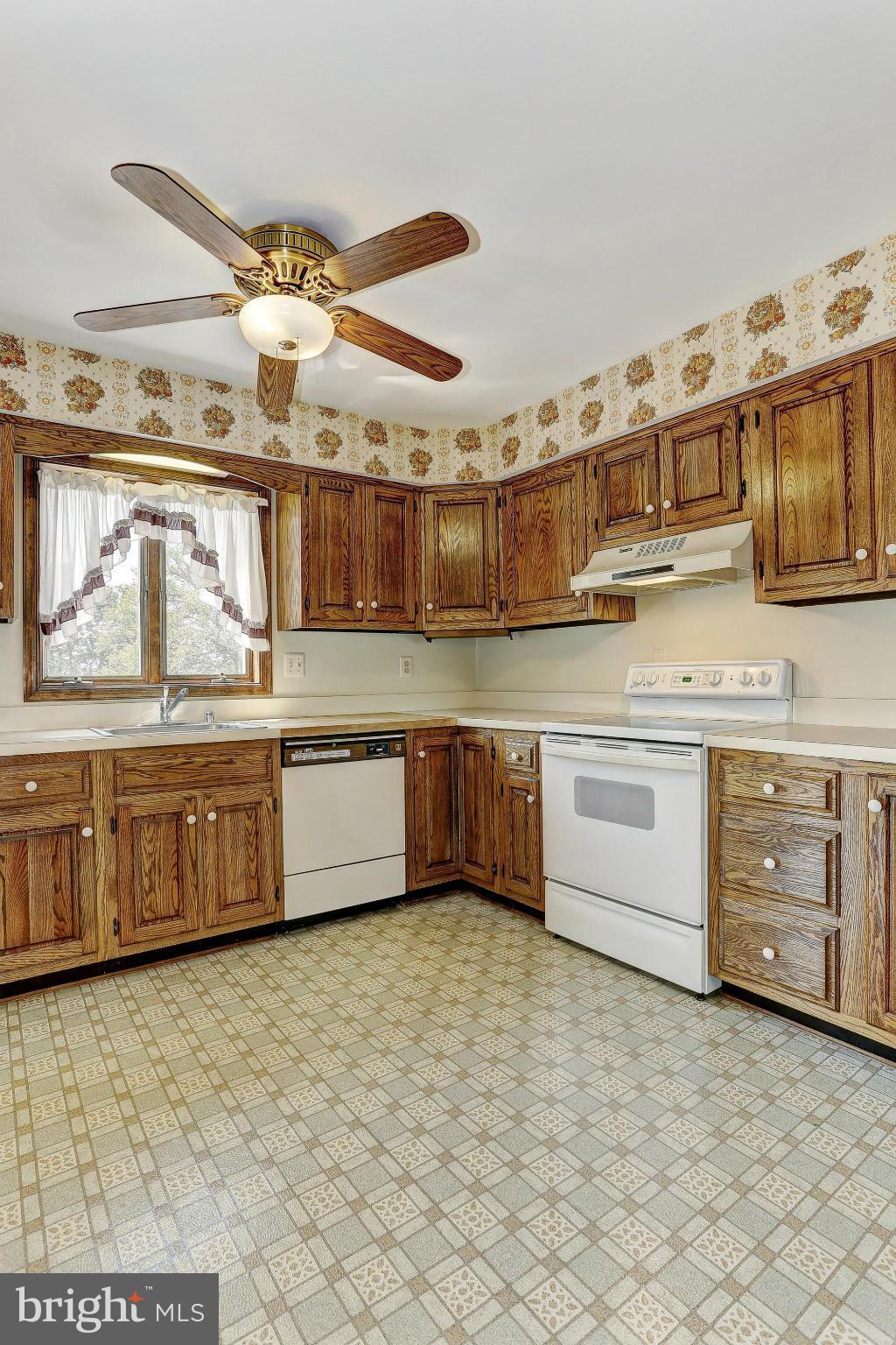 9098 Fox Ridge Drive Union Bridge, MD 21791 - Photo 12 of 29 Kitchen