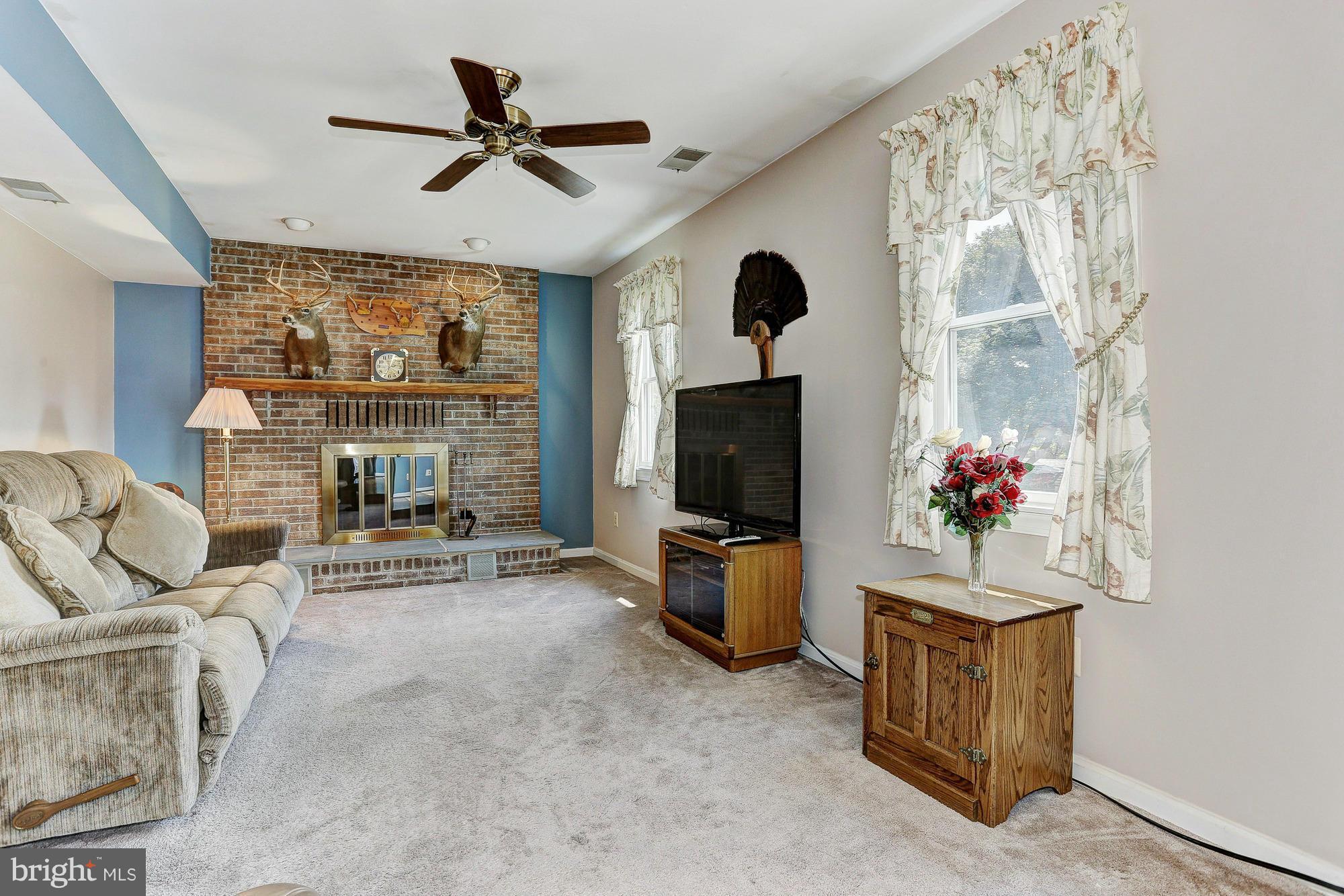 9098 Fox Ridge Drive Union Bridge, MD 21791 - Photo 6 of 29 Great Room