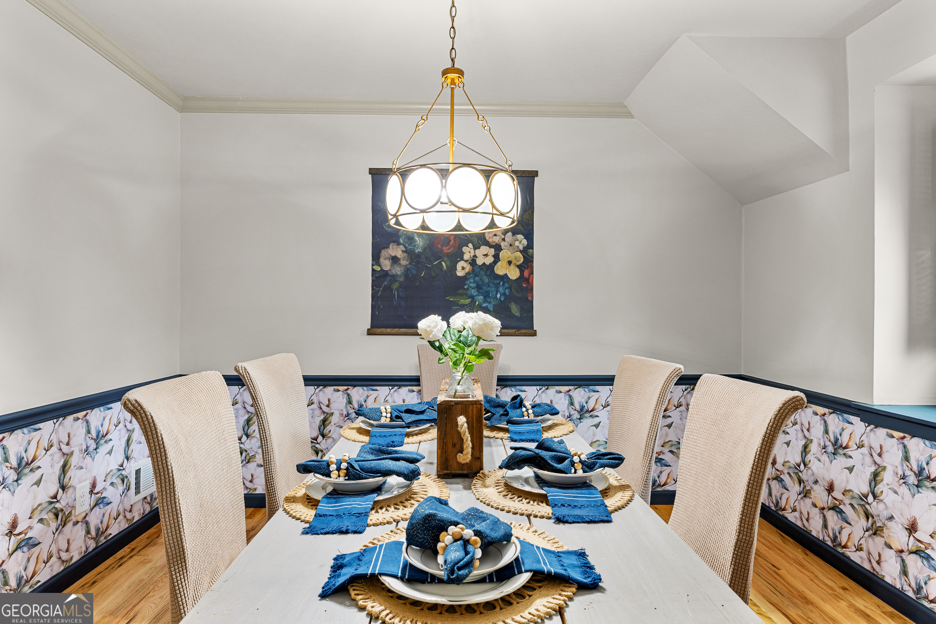 617 Mayes Way Manchester, GA 31816 - Photo 11 of 34 a living room with furniture and a chandelier