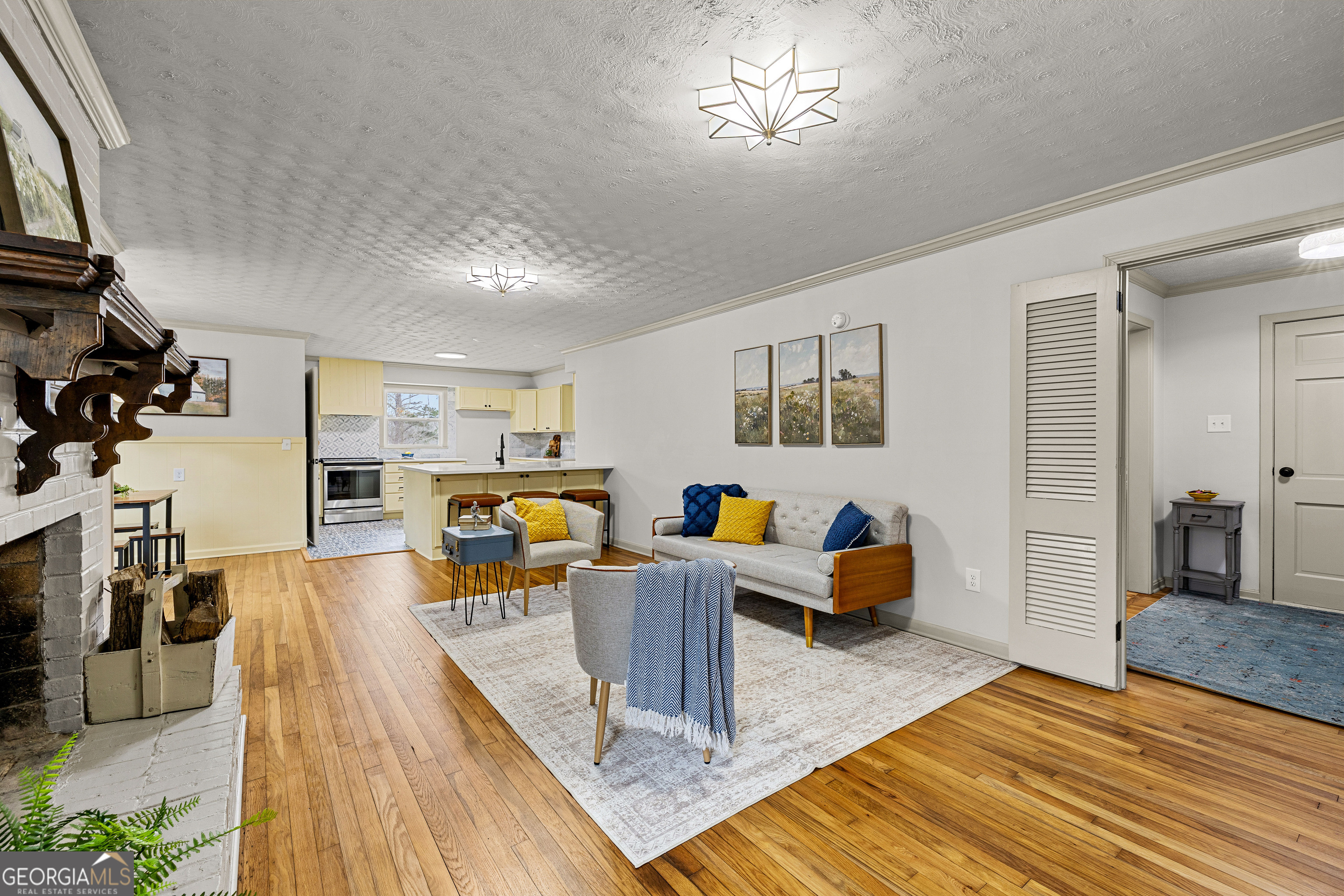617 Mayes Way Manchester, GA 31816 - Photo 13 of 34 a living room with furniture and a flat screen tv