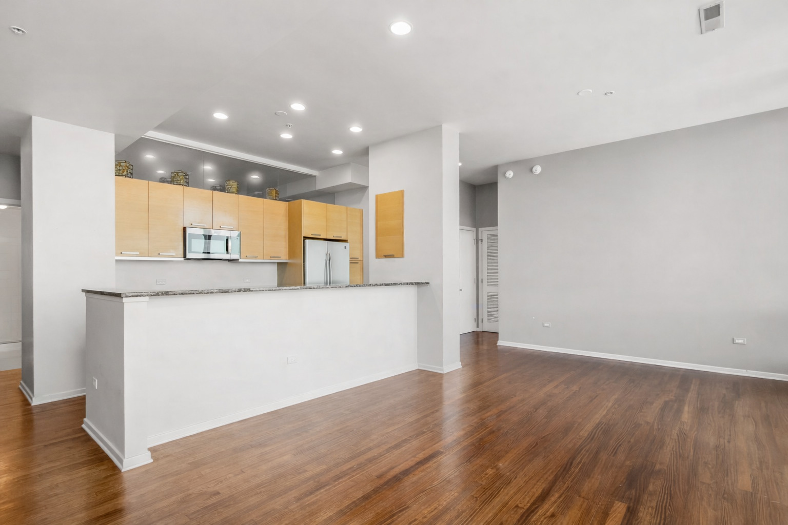 500 West Superior Street, Unit 2002 Chicago, IL 60654 - Photo 6 of 27