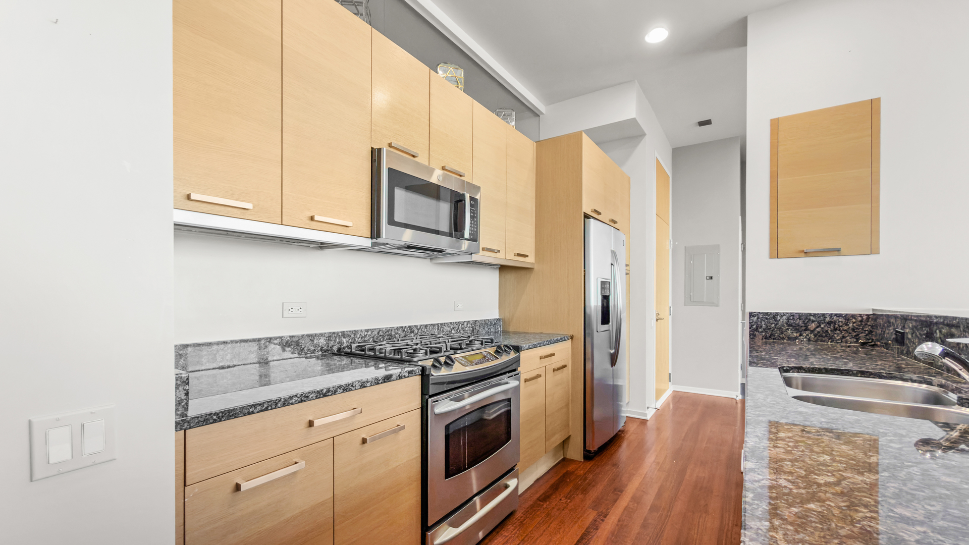 500 West Superior Street, Unit 2002 Chicago, IL 60654 - Photo 7 of 27