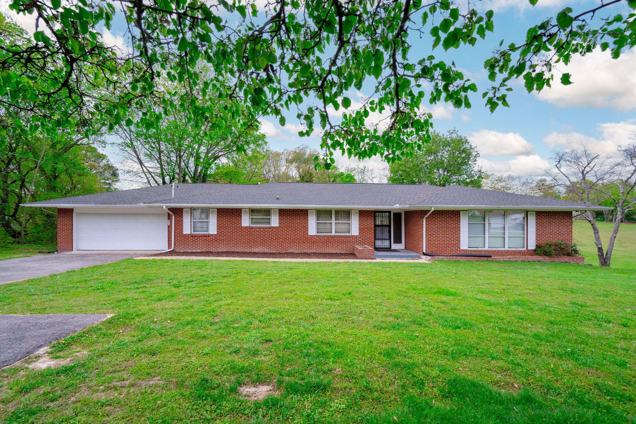 135 North Jenkins Road Rossville, GA 30741 - Photo 3 of 20 1-web-or-mls-DSC_5481