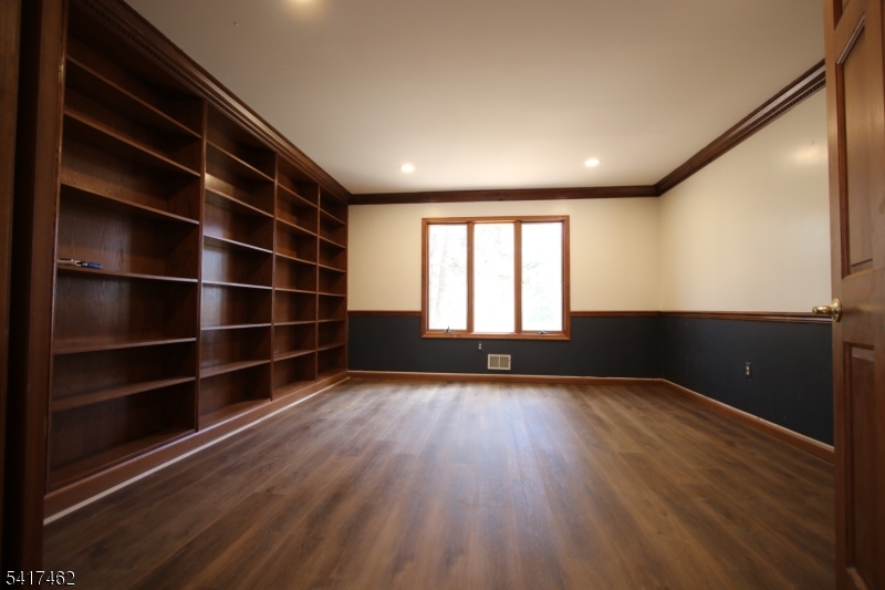 306 Pleasant Valley Road Morganville, NJ 07751 - Photo 9 of 26