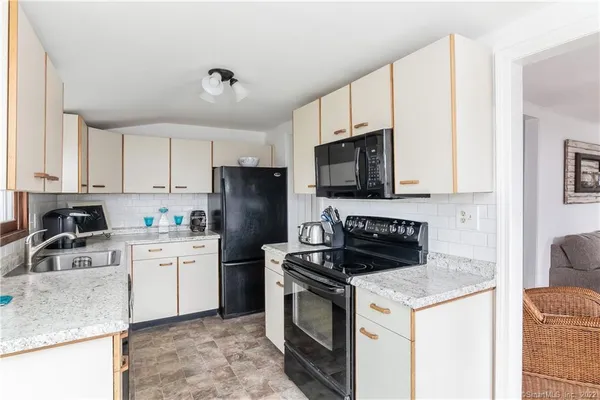 $3,500 | 18 Thompson Lane, Old Saybrook, CT 06475