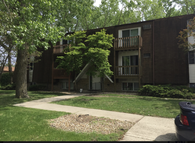 216 Madison Street, Unit 3D Joliet, IL 60435 - Photo 1 of 6 a house with garden in front of it