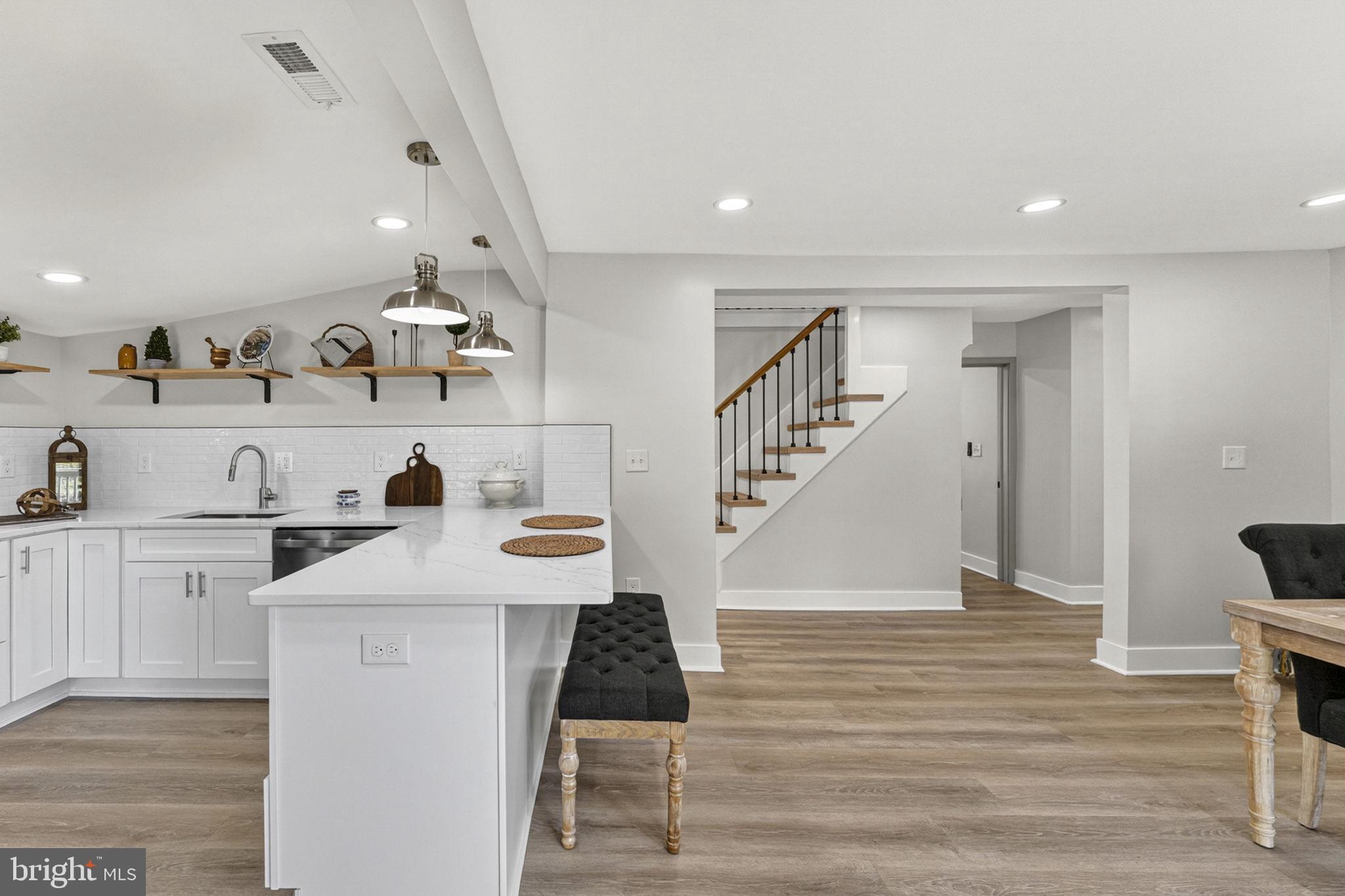 33960 Welbourne Road Upperville, VA 20184 - Photo 11 of 43 Modern elegance in open living space.