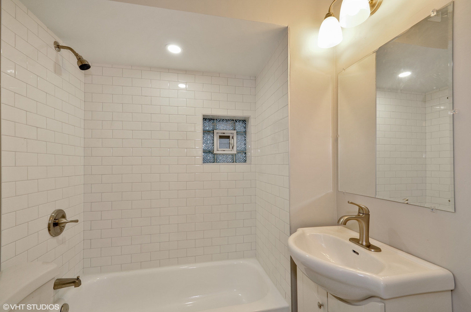 2909 North Ridgeway Avenue Chicago, IL 60618 - Photo 9 of 46