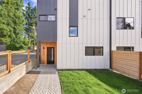 $849,999 | 4709 Southwest Hinds Street, Seattle, WA 98116