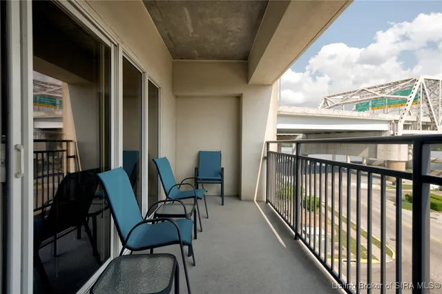 $1,775 | 1 Riverpointe Plaza, Unit 321, Jeffersonville, IN 47130