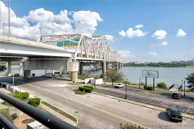 $1,775 | 1 Riverpointe Plaza, Unit 321, Jeffersonville, IN 47130