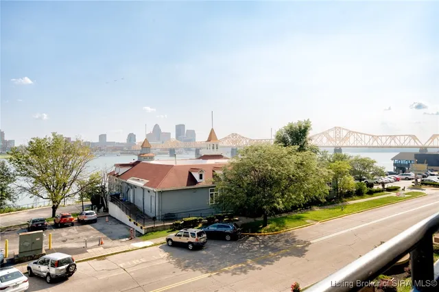 $1,775 | 1 Riverpointe Plaza, Unit 321, Jeffersonville, IN 47130