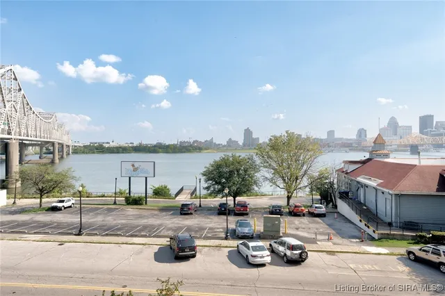 $1,775 | 1 Riverpointe Plaza, Unit 321, Jeffersonville, IN 47130